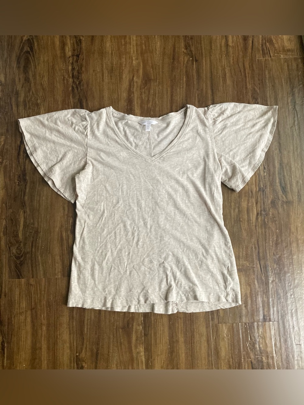LC Lauren Conrad Cream V-Neck Flutter Sleeve Tee Women’s Size Medium
